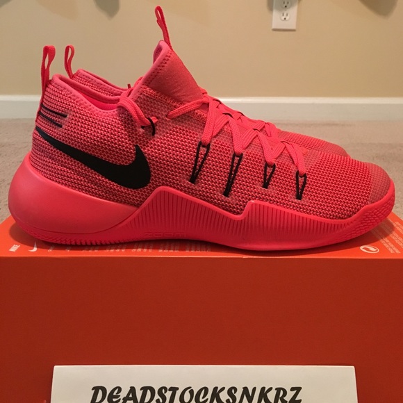 red nike hypersweeps